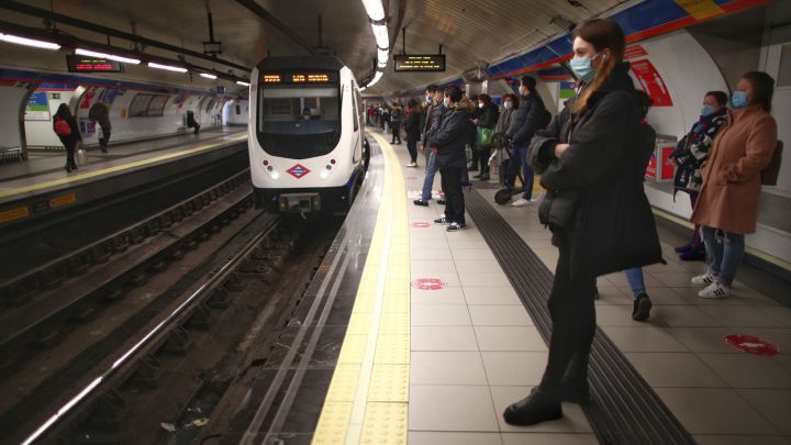 En qu casos y lugares es obligatorio llevar mascarilla en Madrid: bares, metro, gimnasios...