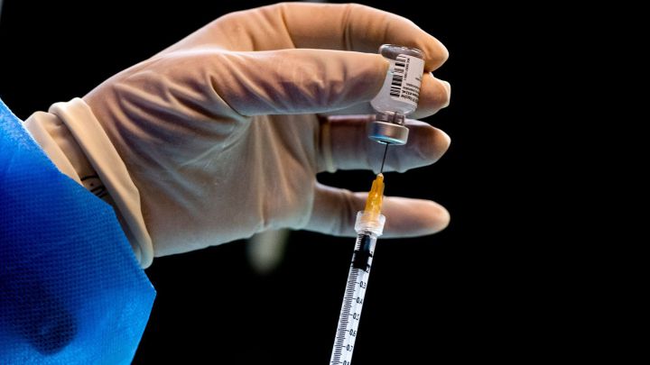 La vacuna de Pfizer puede neutralizar tres variantes del SARS-Cov-2