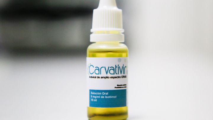 ¿Qué se sabe del carvativir, las gotas "milagrosas" que Maduro asegura que curan la COVID-19?