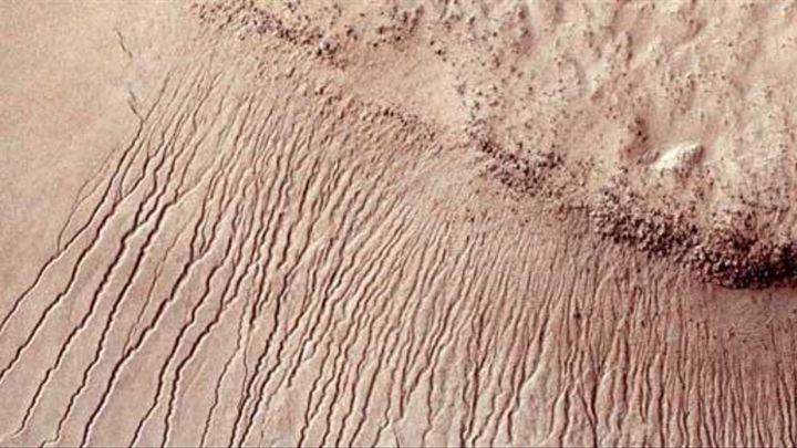 Descubren el enigma de las extrañas líneas negras de Marte