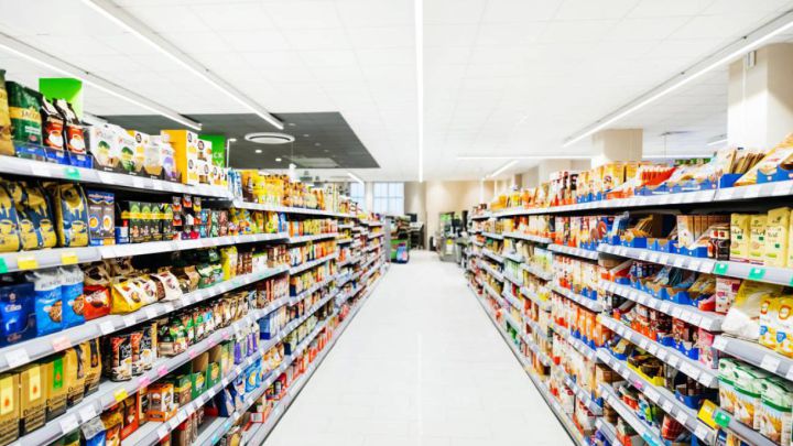 Un científico apunta el mayor riesgo de contagio en un supermercado