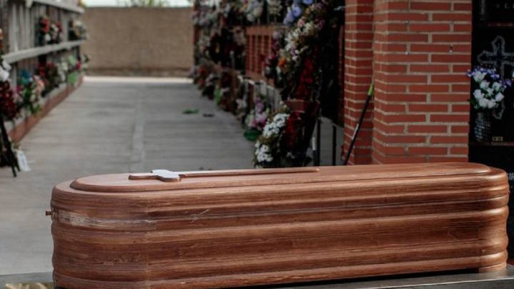 Tragedia en una familia de L'Alcúdia: padre, madre e hijo mueren por COVID en un mes