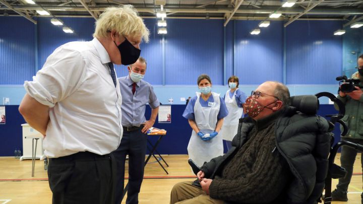 Boris Johnson coronavirus Reino Unido desescalada vacunación dosis plan