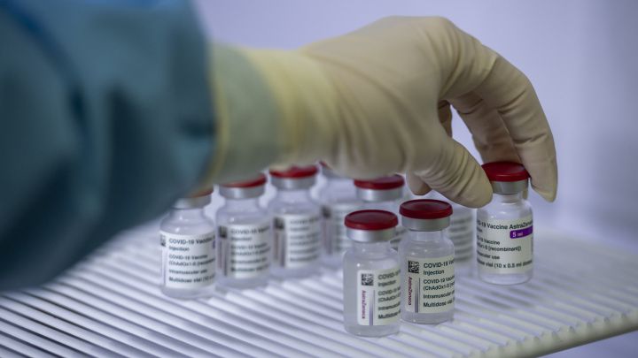 AstraZeneca incumple: dará menos de la mitad de las vacunas previstas para el segundo trimestre