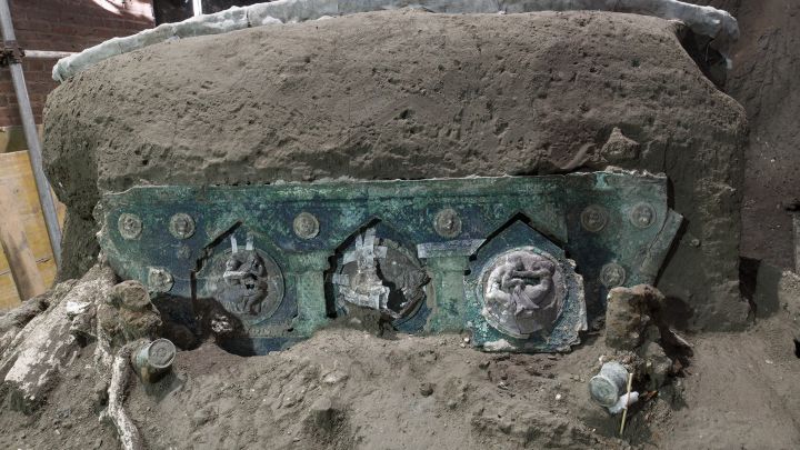 Nuevo hallazgo en Pompeya: una carroza romana intacta