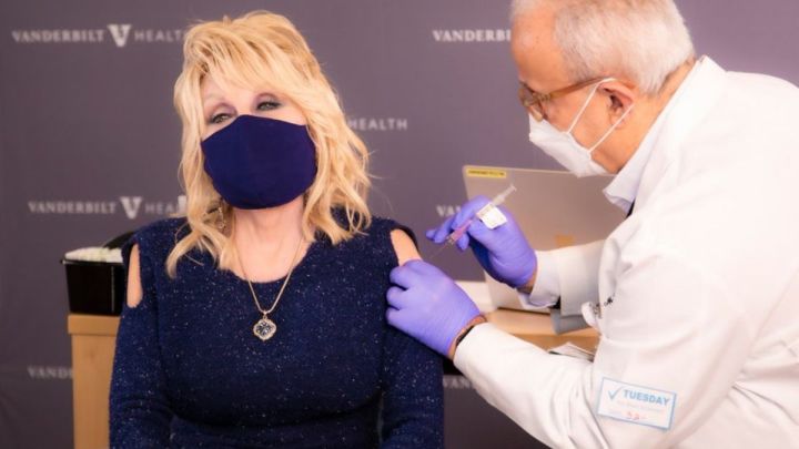 Dolly Parton vacuna Moderna coronavirus donación dosis