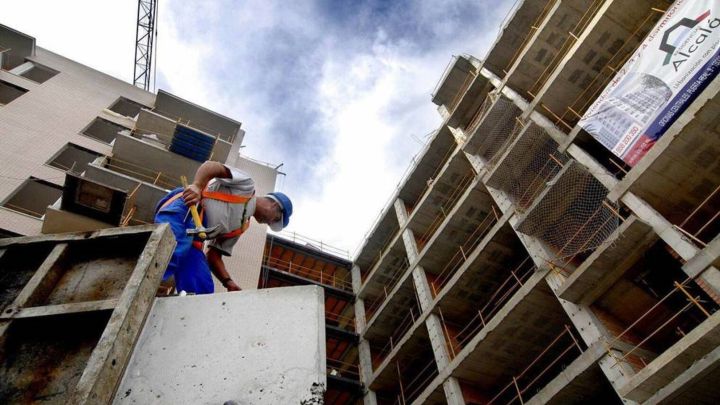 Mueren dos obreros en Zaragoza al caer su andamio desde un séptimo piso