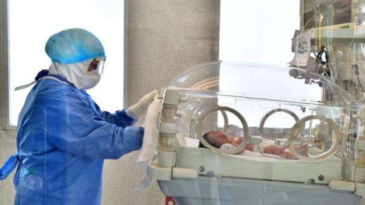 Nace el primer bebé del mundo con anticuerpos de la COVID