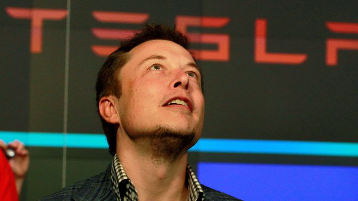 Elon Musk amenaza con cerrar Tesla