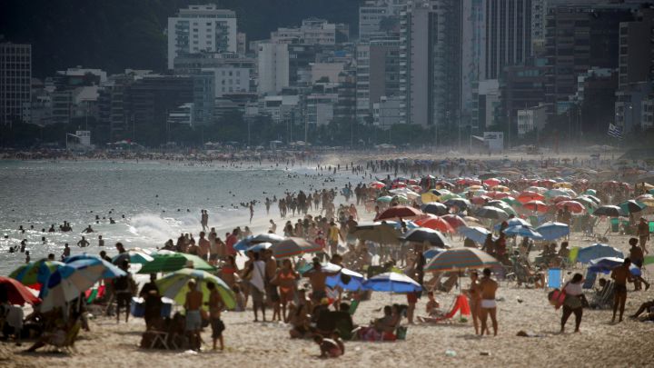 Las dos claves para llegar al verano con la pandemia controlada