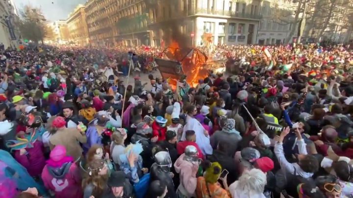 Marsella celebra el carnaval con más de 6.500 personas