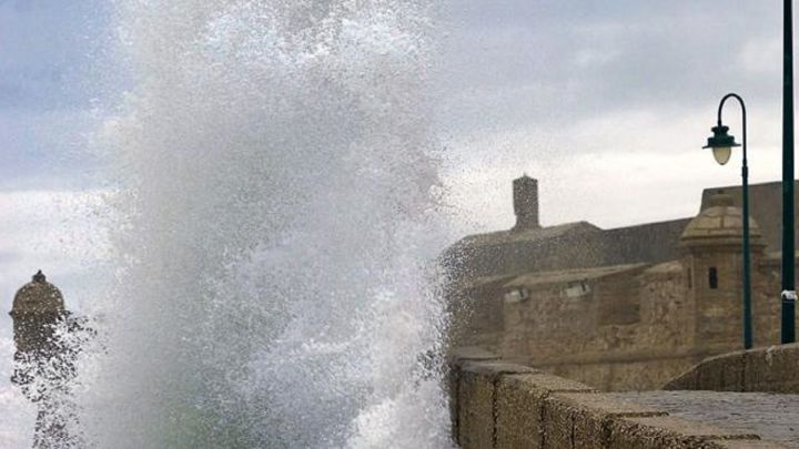 Cádiz realiza un simulacro ante la llegada de un potencial tsunami