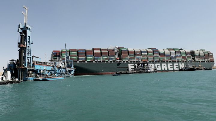 Nuevo fracaso para desencallar el 'Ever Given' en el Canal de Suez