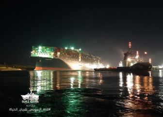 El buque varado en el Canal de Suez, 