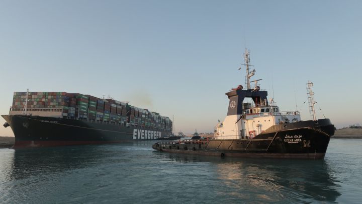 Los productos que pueden escasear por el atasco del Canal de Suez