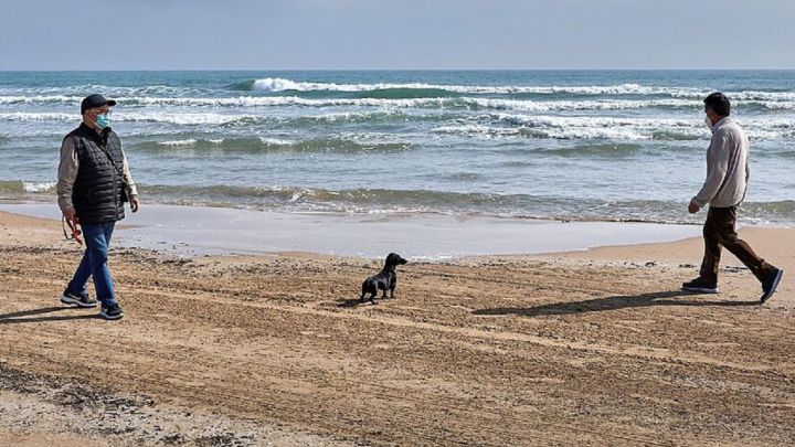 Mascarilla en la playa: ¿por qué en Canarias y Baleares no será obligatoria?