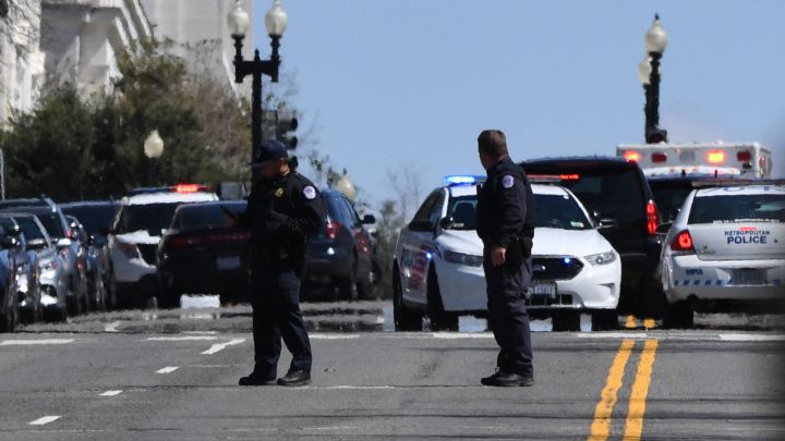 Alerta en el Capitolio: un coche hiere a dos agentes