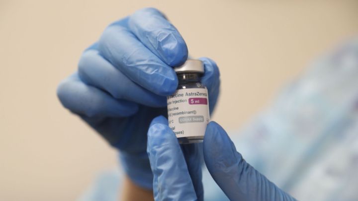 Reino Unido notifica 30 casos de trombosis y siete fallecidos entre los vacunados con AstraZeneca