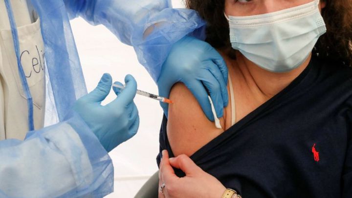 "En España estamos vacunando muy bien, sin retrasos"