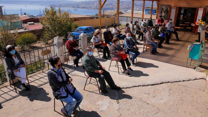 La paradoja de Chile: líderes en vacunación y récord de contagios