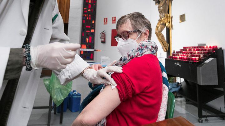 vacunación AstraZeneca coronavirus mayores 65 años Fernando Simón