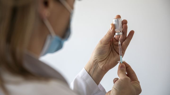 La solución de Francia para la segunda dosis a los vacunados con AstraZeneca