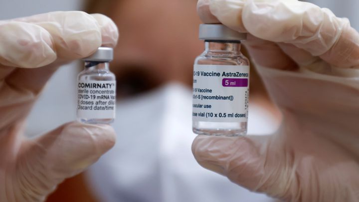 CombiVacS, el estudio español para combinar vacunas de Pfizer y AstraZeneca