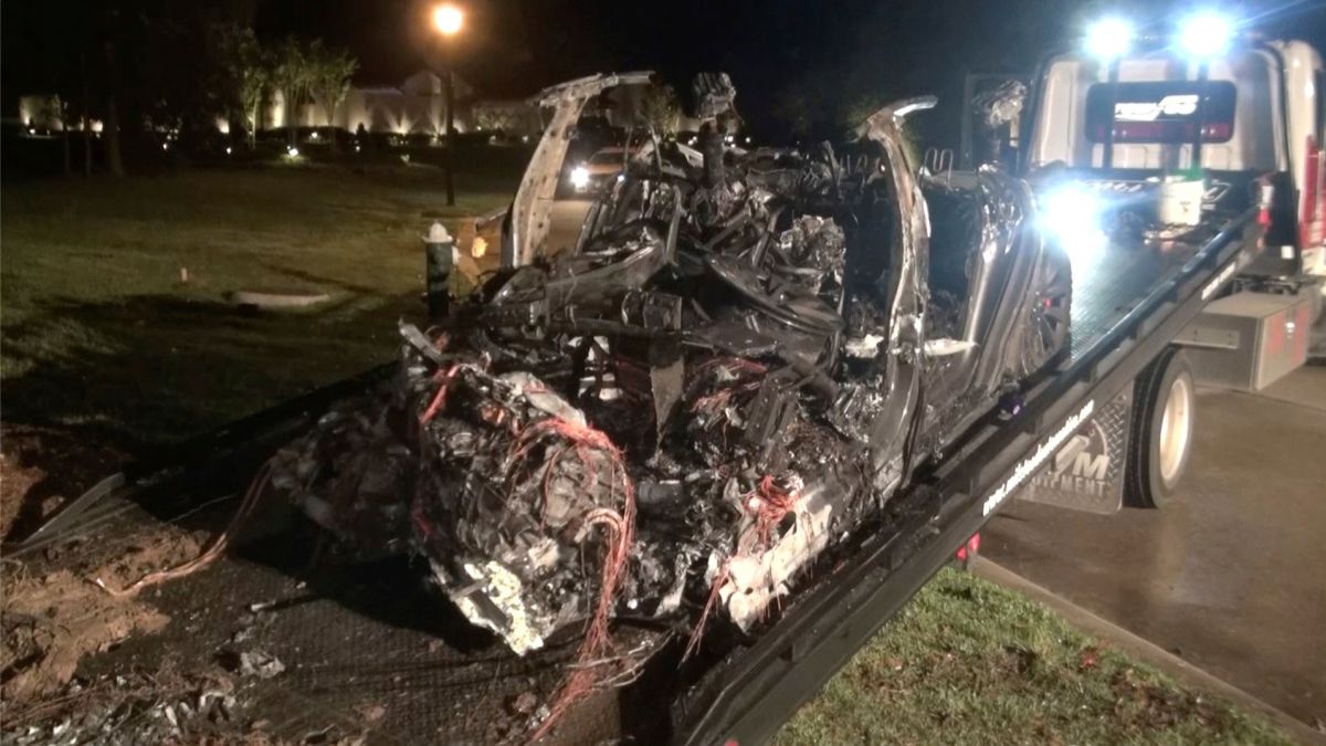 Two deaths after the accident of a Tesla without a driver