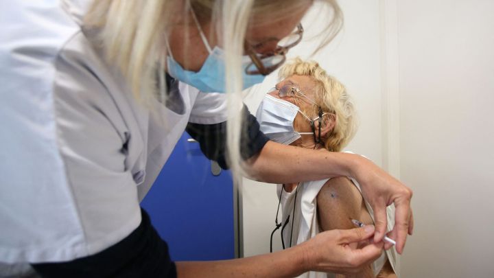 Un estudio desvela lo que reduce la transmisión la primera dosis de la vacuna