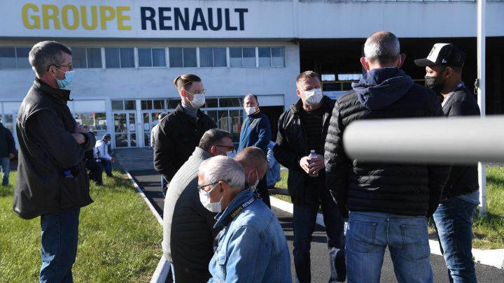 Empleados de Renault retienen durante horas a siete directivos