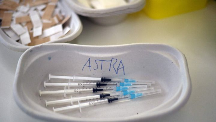 La UE cancela el contrato con AstraZeneca: ¿qué pasa con quien tiene solo una dosis de la vacuna?