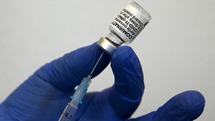 Una mujer italiana recibe por error seis dosis de la vacuna de Pfizer