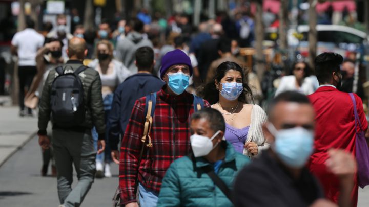 Francia pone fecha al fin de las mascarillas en exteriores