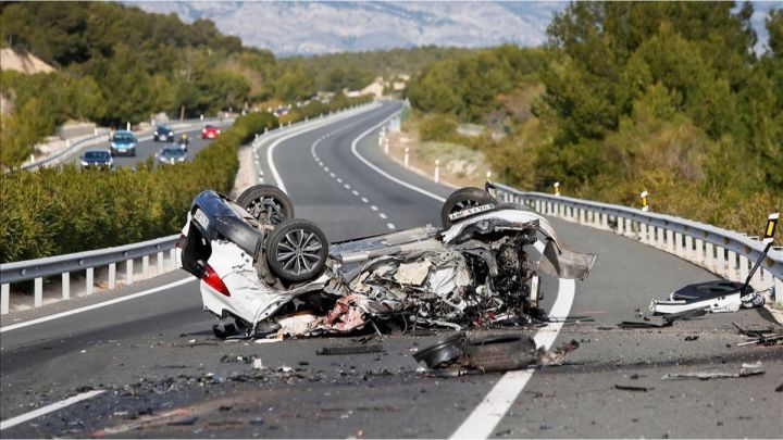Accidente automovilístico Italia compañía seguros esposa amante