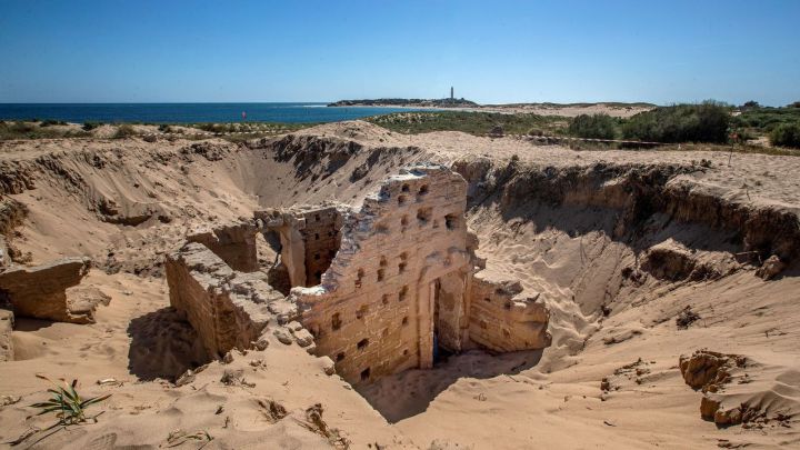 Hallan en el Cabo de Trafalgar unas termas ocultas bajo las dunas durante 2.000 años