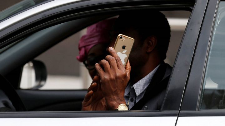 La nueva multa que propondrá la DGT por llevar el móvil en el coche aunque no lo uses