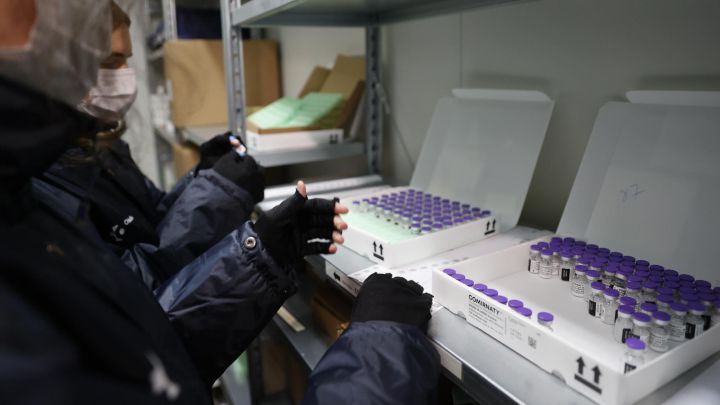 Vacunas en España: ¿puedo elegir entre Pfizer y AstraZeneca para la segunda dosis?