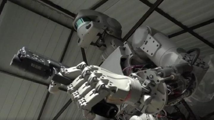 Rusia ya produce en serie unos robots de combate con inteligencia artificial