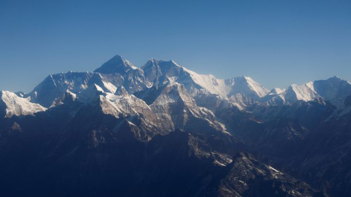 La COVID golpea al campo base del Everest