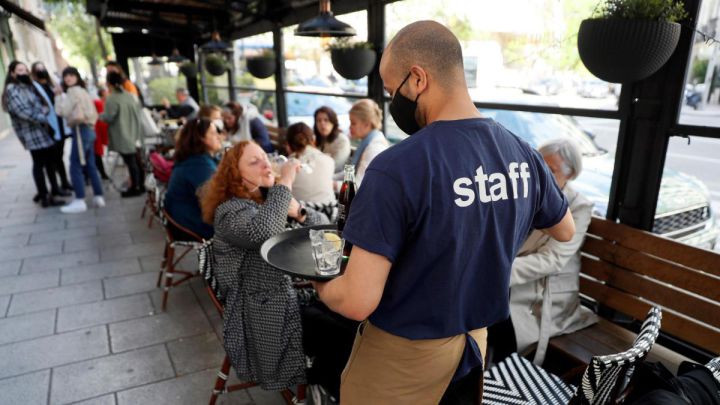 Madrid amplía el horario de la hostelería y el número de comensales por mesa