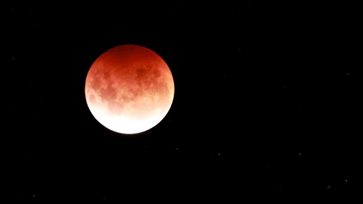 Las imágenes del eclipse lunar y de la superluna roja en el mundo