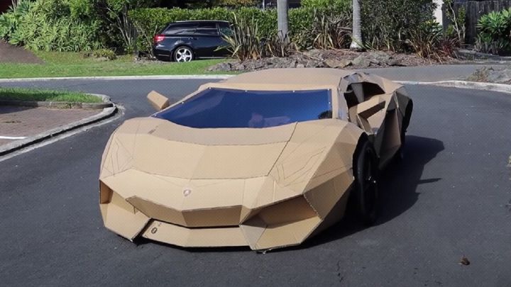 Venden un Lamborghini de cartón por 8.500 euros
