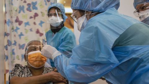 Coronavirus en España en directo: nuevas restricciones en Madrid | Vacunación, cita previa, pasaporte COVID...