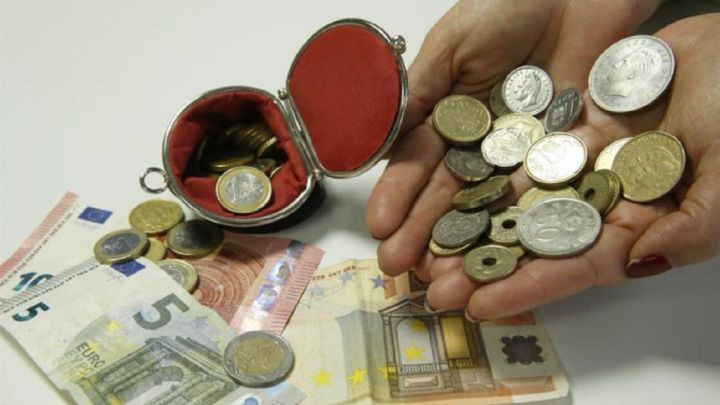 Un hombre guarda más de un millón de pesetas en monedas: no quiere cambiarlas