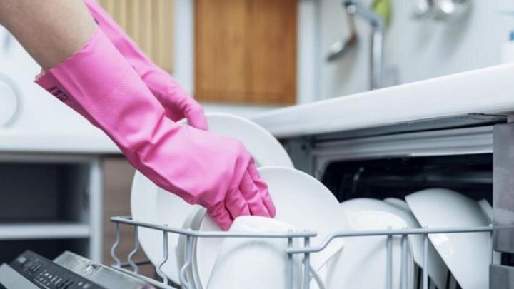 ¿Pondrás la lavadora o el lavavajillas de noche para ahorrar? Cuidado con la 'muerte dulce'