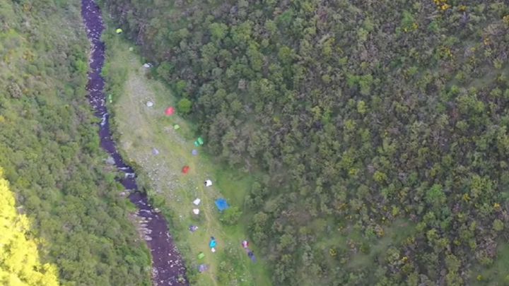 Los motivos por los que La Rioja no desaloja a la comuna hippie Familia Arcoíris