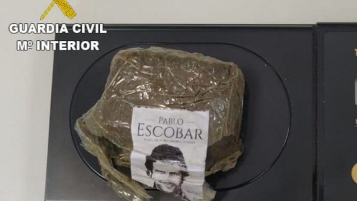 Un detenido en Galicia por traficar con droga con la cara de Pablo Escobar
