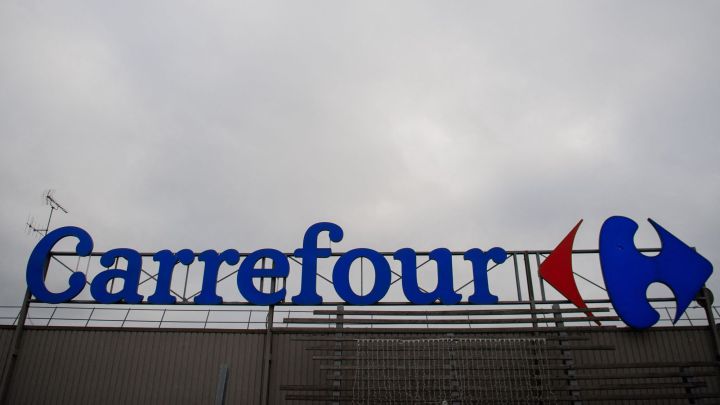 ¿Por qué Carrefour se llama así? El origen del nombre y el logo del gigante francés de la distribución