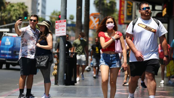 Fin de la mascarilla al aire libre: llega la regla 'dos de tres'
