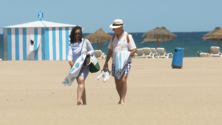 Verano en España: ¿se podrá fumar en la playa y en qué sitios se permite?